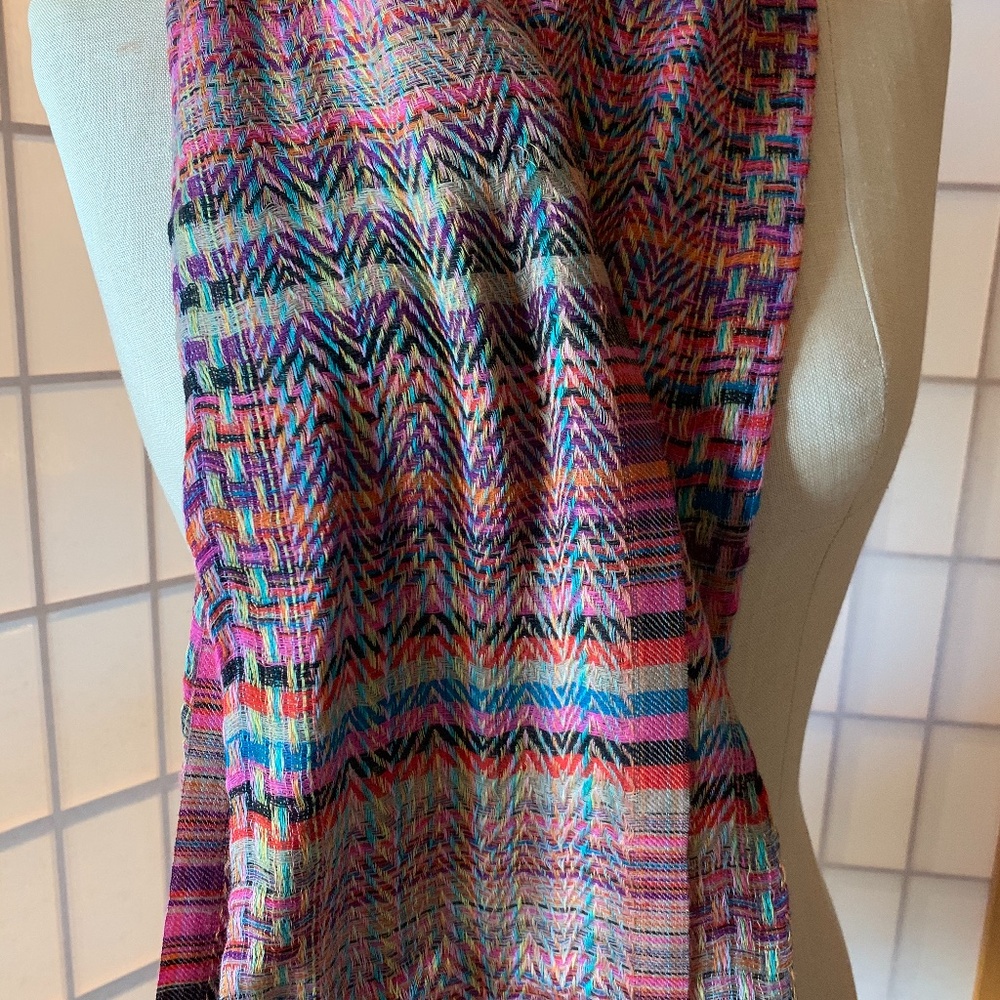 Colorful lightweight scarf - Picture 6 of 10